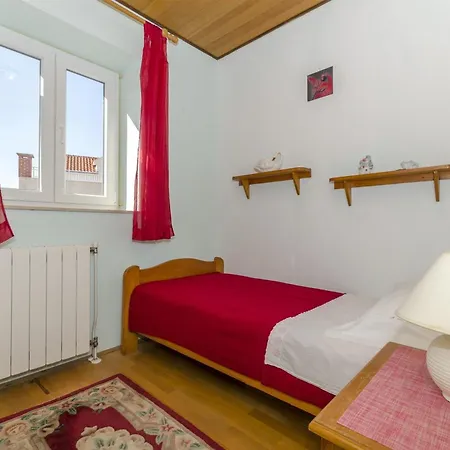 Apartman Lile - 30 M From