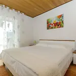 Apartman Lile *