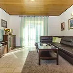 Apartman Lile *