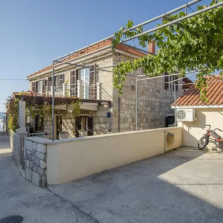 Lile - 30 M From Apartment