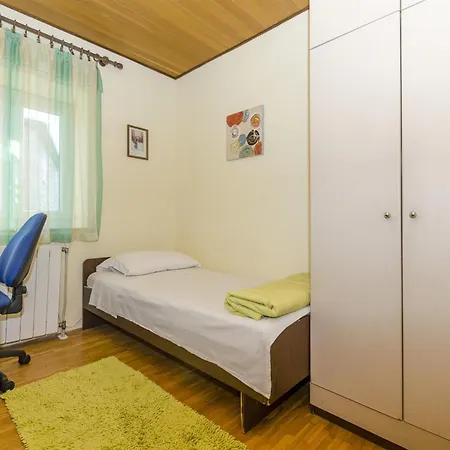 Lile - 30 M From Apartment *