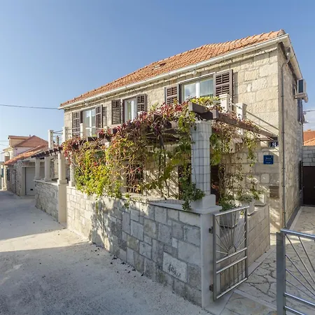 Lile Apartman
